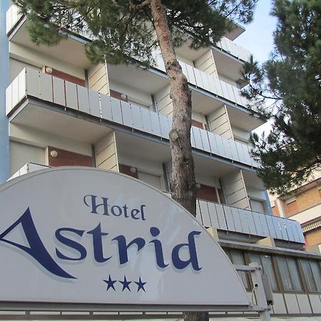 Hotel Astrid チェルヴィア エクステリア 写真