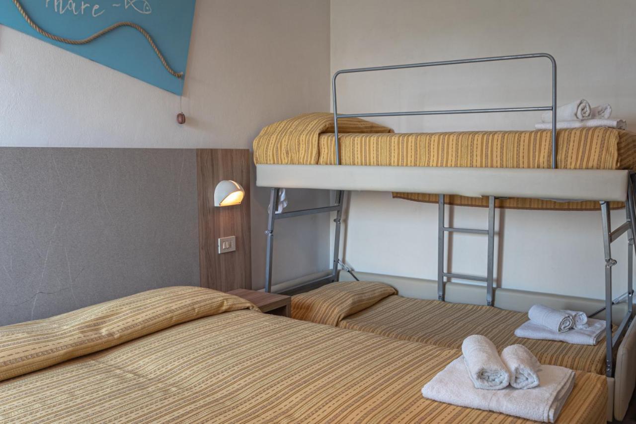 Hotel Astrid チェルヴィア エクステリア 写真