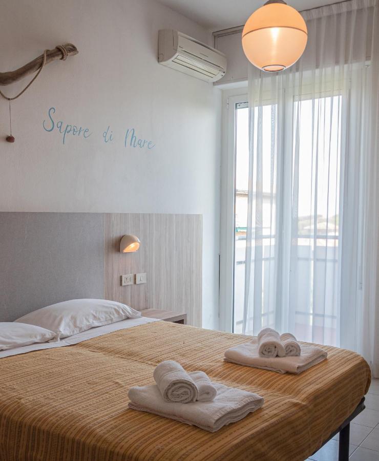 Hotel Astrid チェルヴィア エクステリア 写真