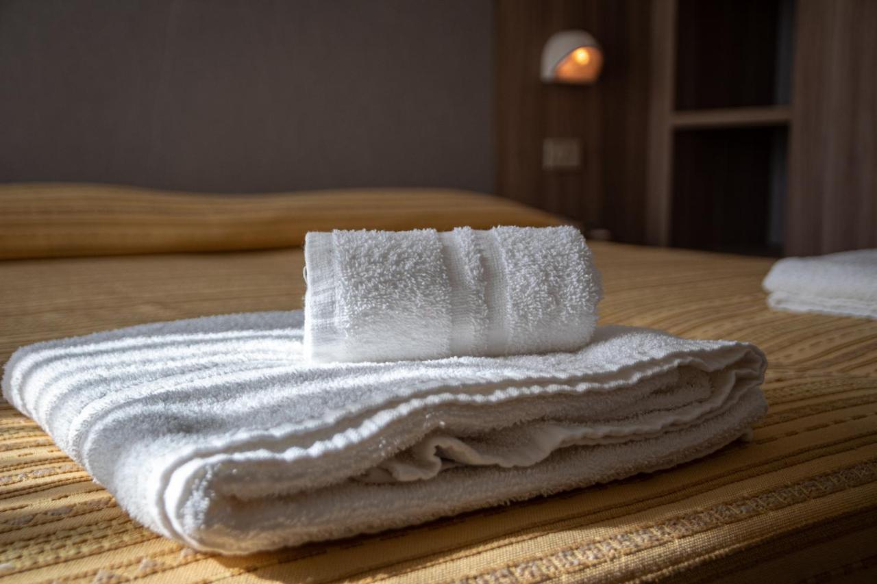 Hotel Astrid チェルヴィア エクステリア 写真