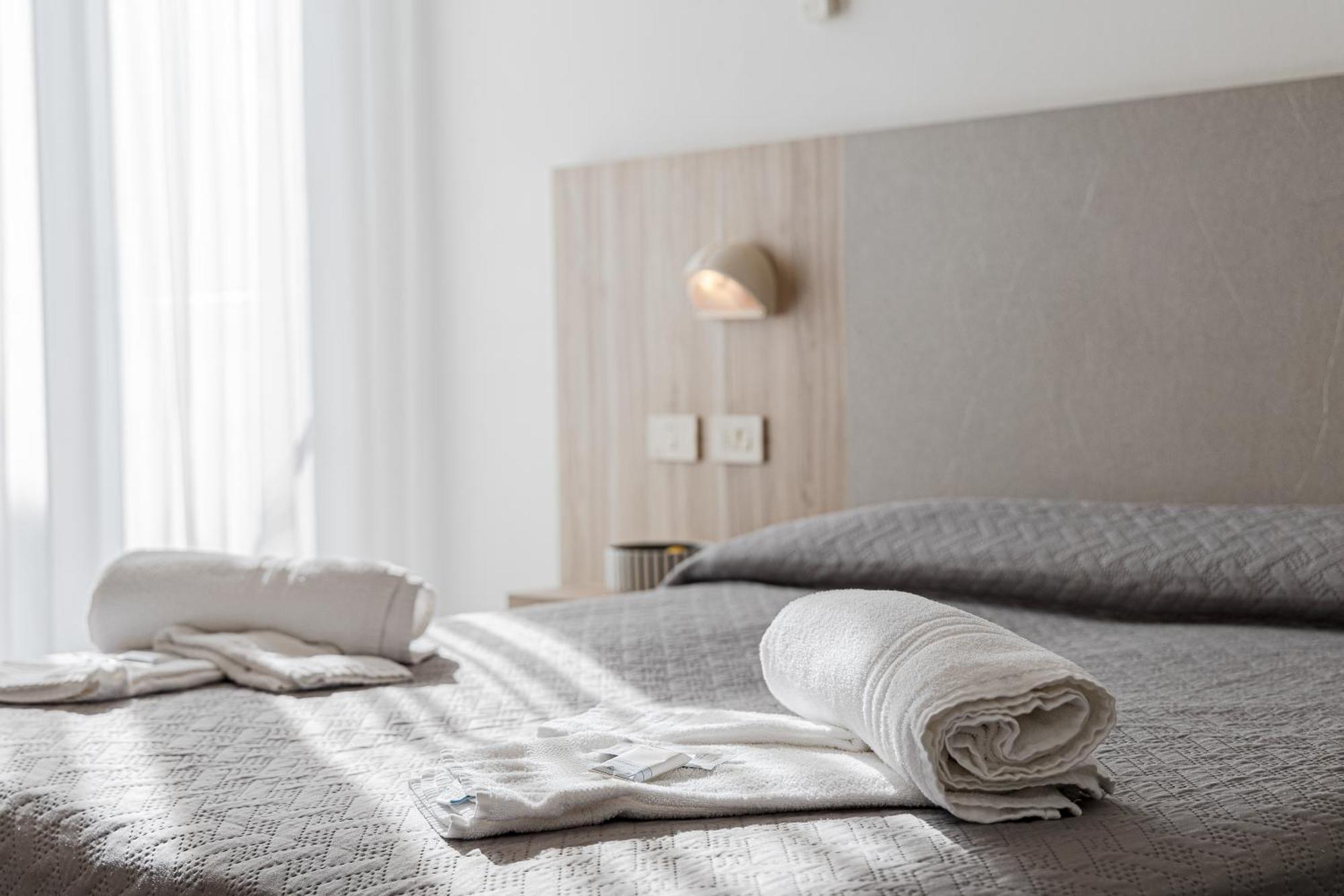 Hotel Astrid チェルヴィア エクステリア 写真