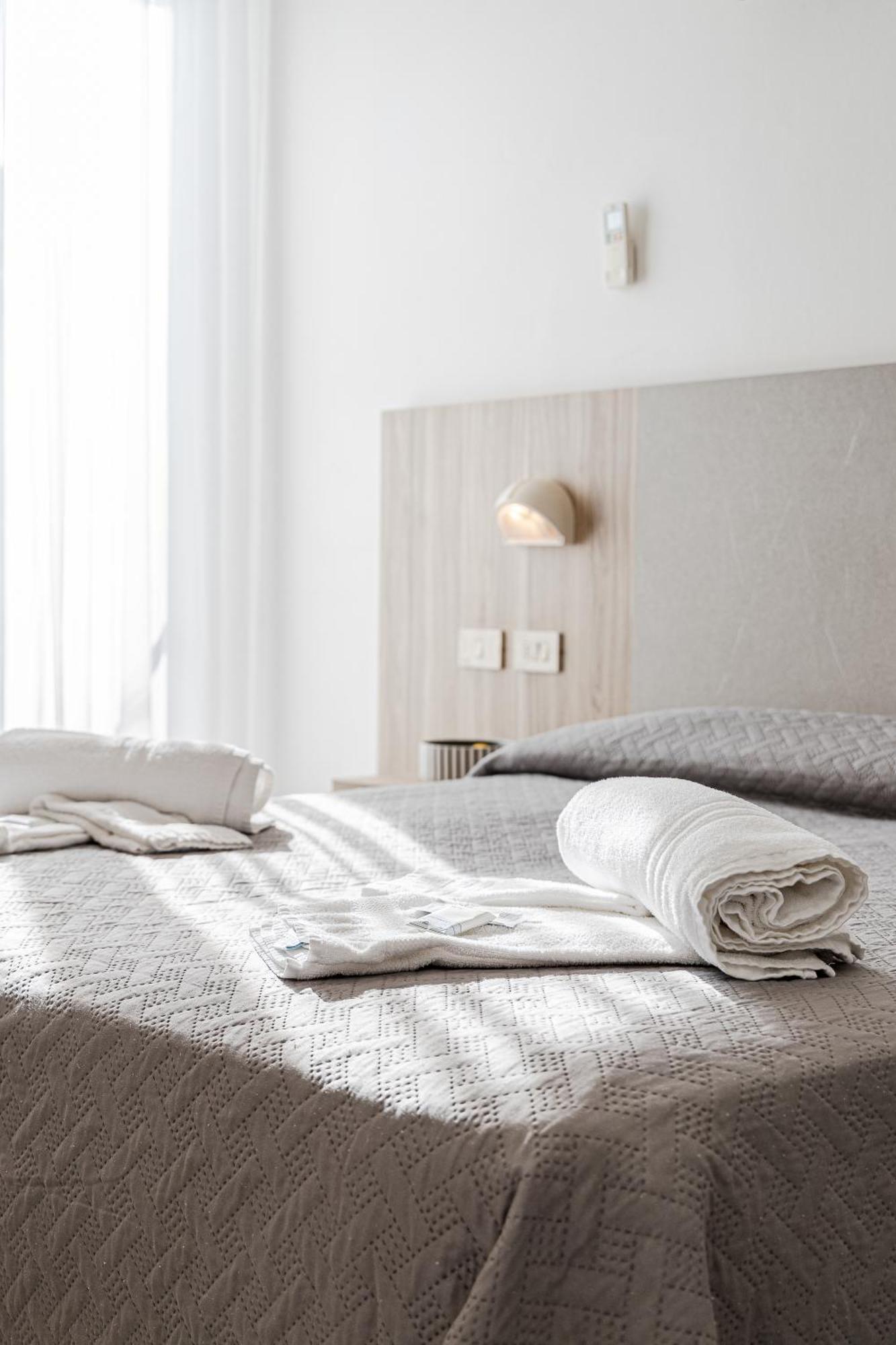 Hotel Astrid チェルヴィア エクステリア 写真