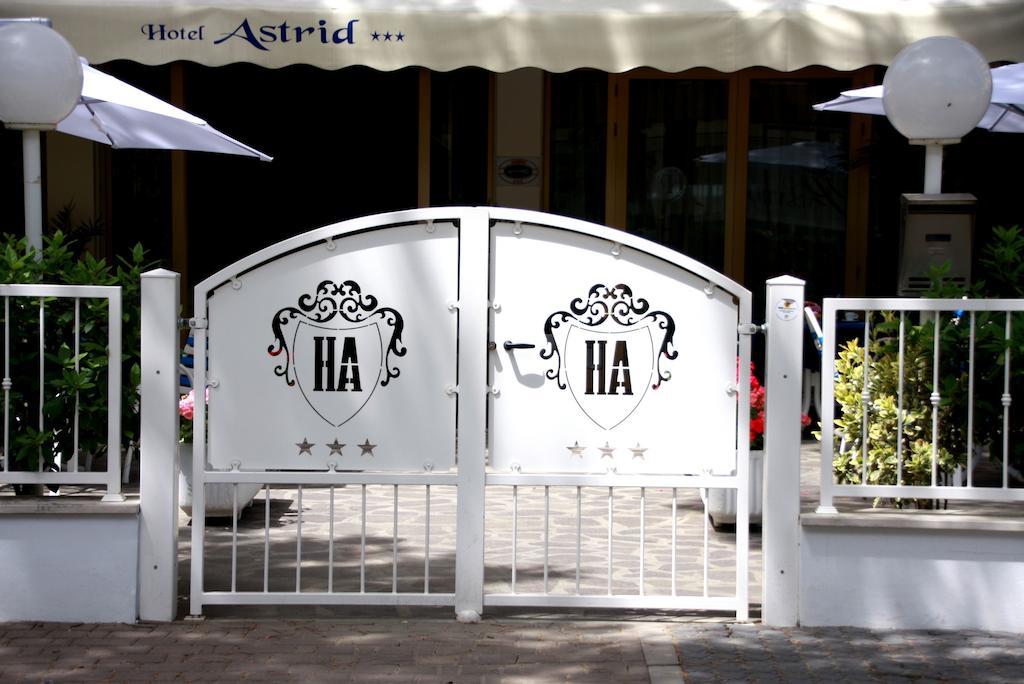 Hotel Astrid チェルヴィア エクステリア 写真