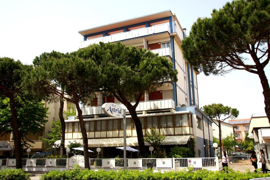 Hotel Astrid チェルヴィア エクステリア 写真