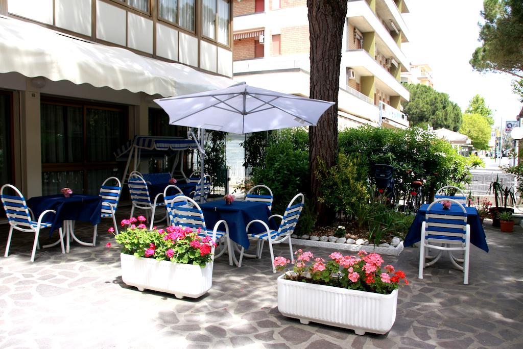 Hotel Astrid チェルヴィア エクステリア 写真