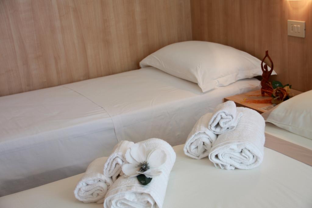 Hotel Astrid チェルヴィア エクステリア 写真